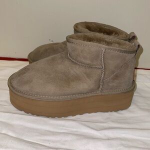 UGG Women's Classic Ultra Mini Platforms Burnt Cedar size 9